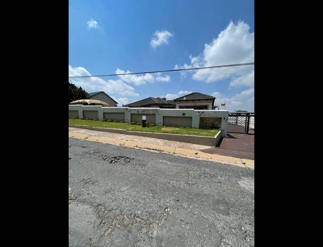 3 BEDROOM HOUSE FOR SALE IN WITPOORTJIE